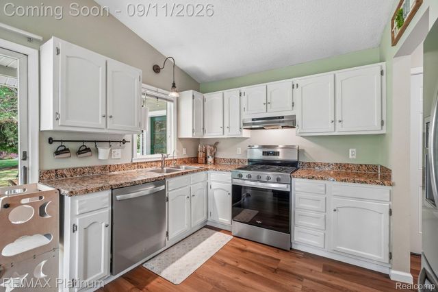 12126 Linden Road, Fenton, MI 48451