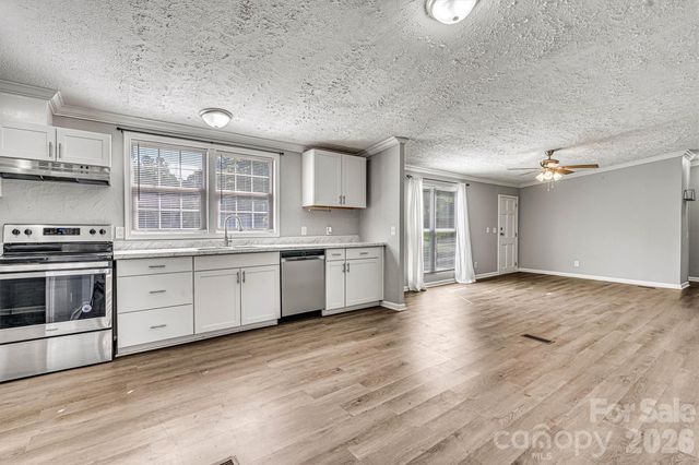 5135 36th Street Drive NE, Hickory, NC 28601