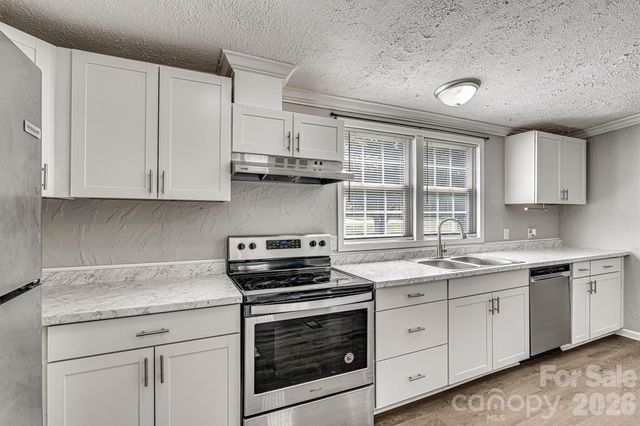 5135 36th Street Drive NE, Hickory, NC 28601