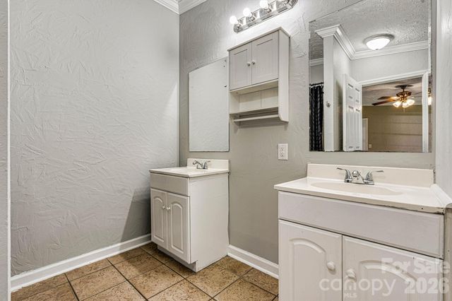 5135 36th Street Drive NE, Hickory, NC 28601