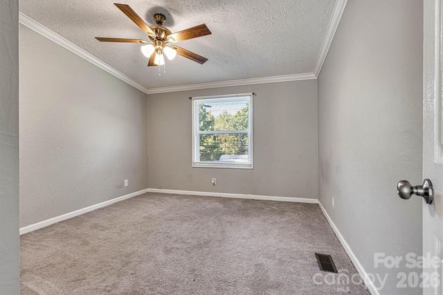 5135 36th Street Drive NE, Hickory, NC 28601
