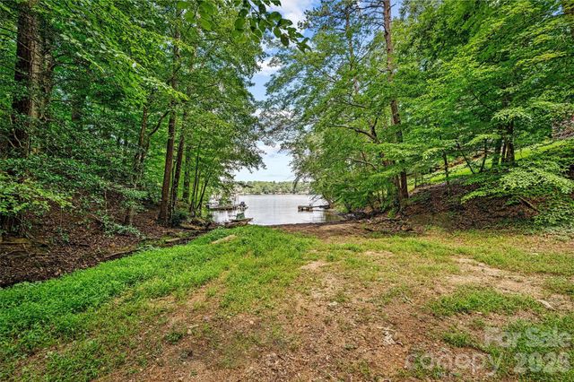 5135 36th Street Drive NE, Hickory, NC 28601