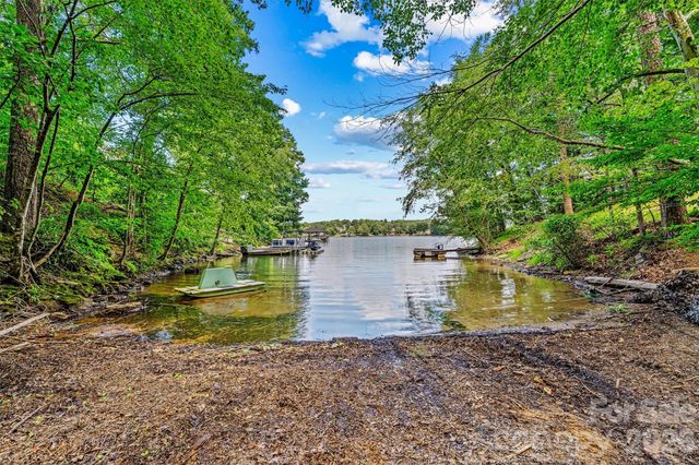 5135 36th Street Drive NE, Hickory, NC 28601