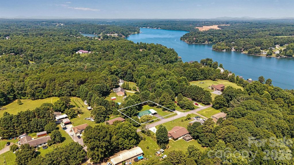5135 36th Street Drive NE, Hickory, NC 28601