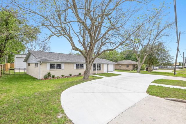 202 Massey Tompkins Road, Baytown, TX 77521