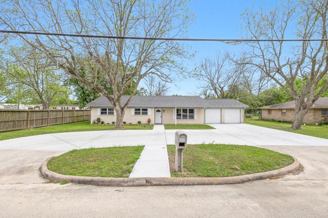 202 Massey Tompkins Road, Baytown, TX 77521