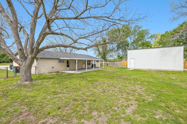 202 Massey Tompkins Road, Baytown, TX 77521
