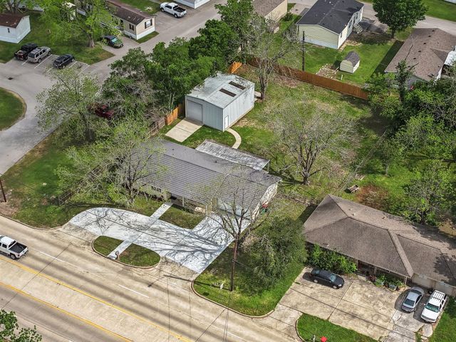 202 Massey Tompkins Road, Baytown, TX 77521