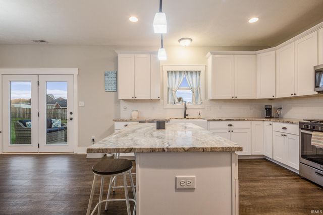 637 E Benjamin Street, Ellettsville, IN 47429