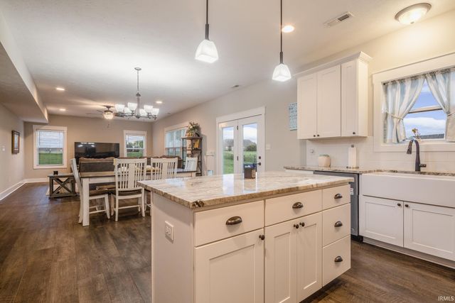 637 E Benjamin Street, Ellettsville, IN 47429