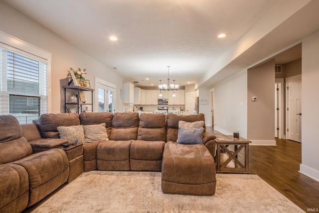 637 E Benjamin Street, Ellettsville, IN 47429