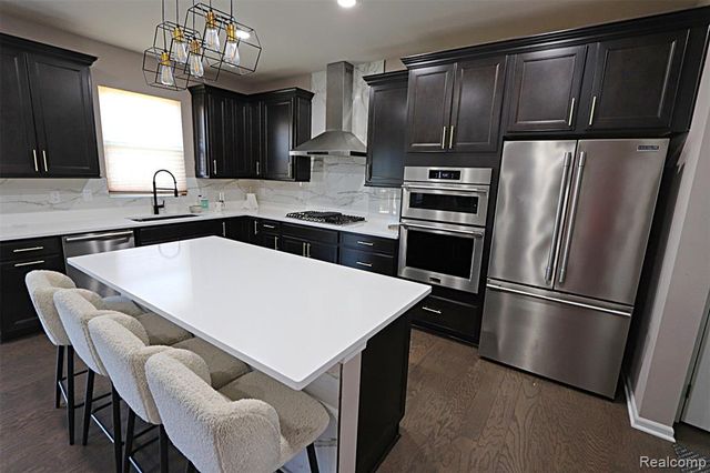 795 Ford Mill Drive, Saline, MI 48176