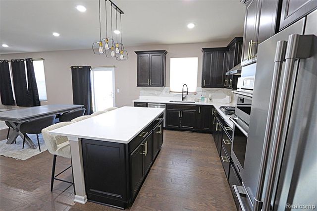 795 Ford Mill Drive, Saline, MI 48176