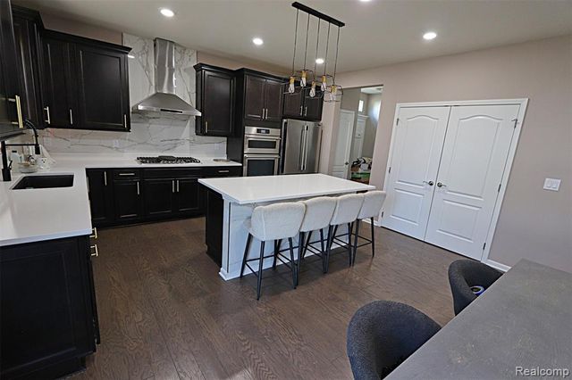 795 Ford Mill Drive, Saline, MI 48176