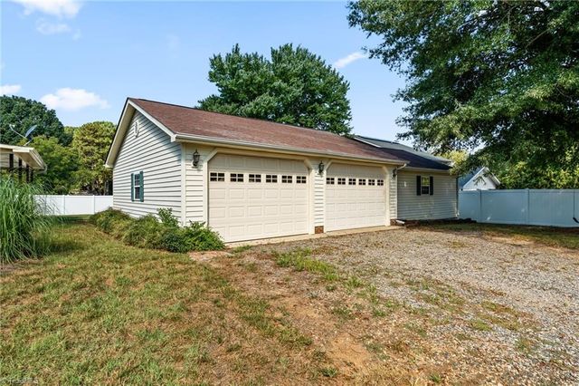 1429 Oak Ridge Road, Kernersville, NC 27284