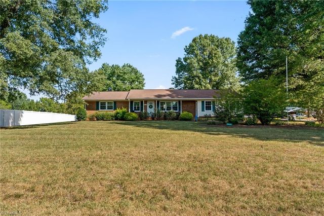 1429 Oak Ridge Road, Kernersville, NC 27284