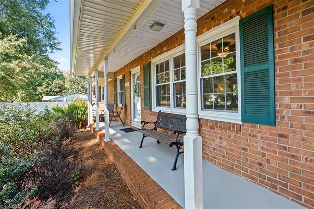 1429 Oak Ridge Road, Kernersville, NC 27284