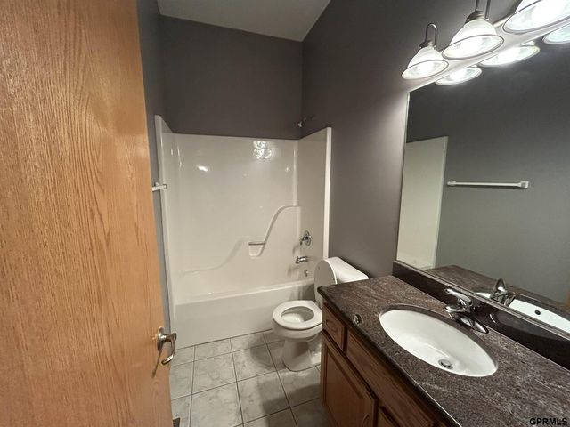 19921 Farnam Street, Omaha, NE 68022