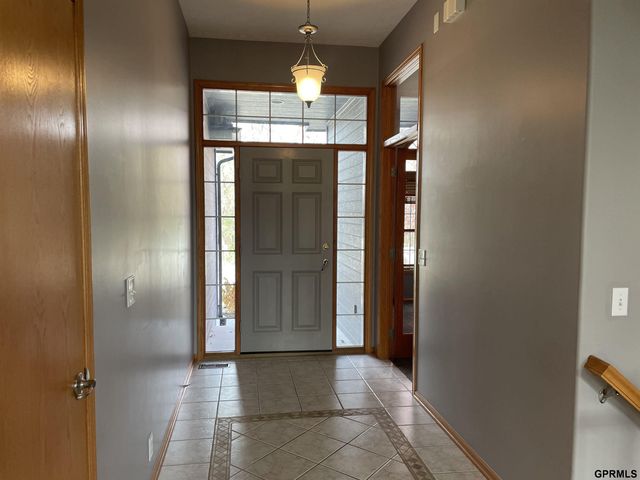 19921 Farnam Street, Omaha, NE 68022