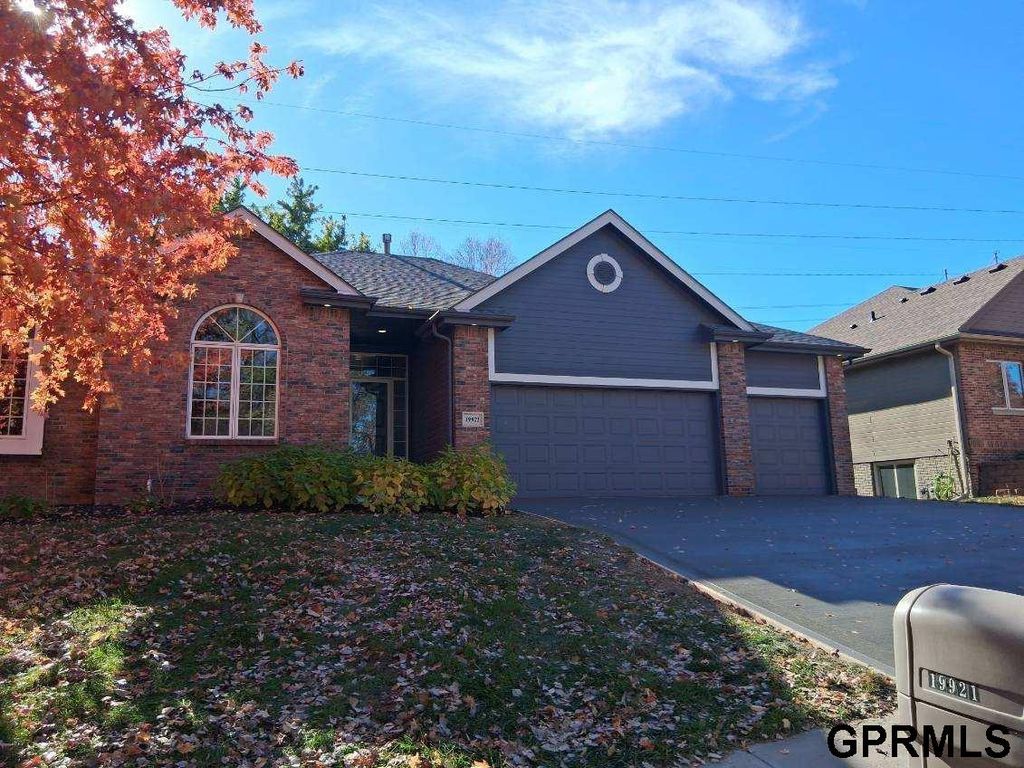 19921 Farnam Street, Omaha, NE 68022