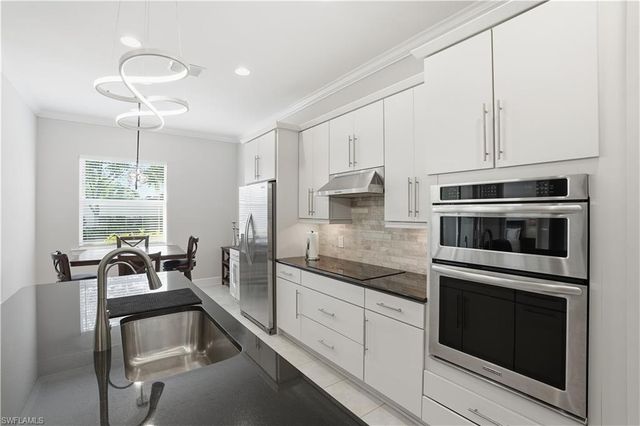 9328 Fieldstone LN, Naples, FL 34120