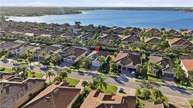 9328 Fieldstone LN, Naples, FL 34120