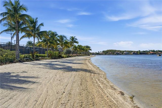 9328 Fieldstone LN, Naples, FL 34120