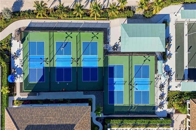 9328 Fieldstone LN, Naples, FL 34120