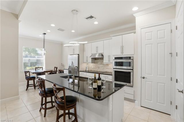 9328 Fieldstone LN, Naples, FL 34120