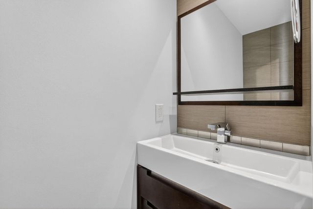 3000 NE 8th Terrace B4, Wilton Manors, FL 33334