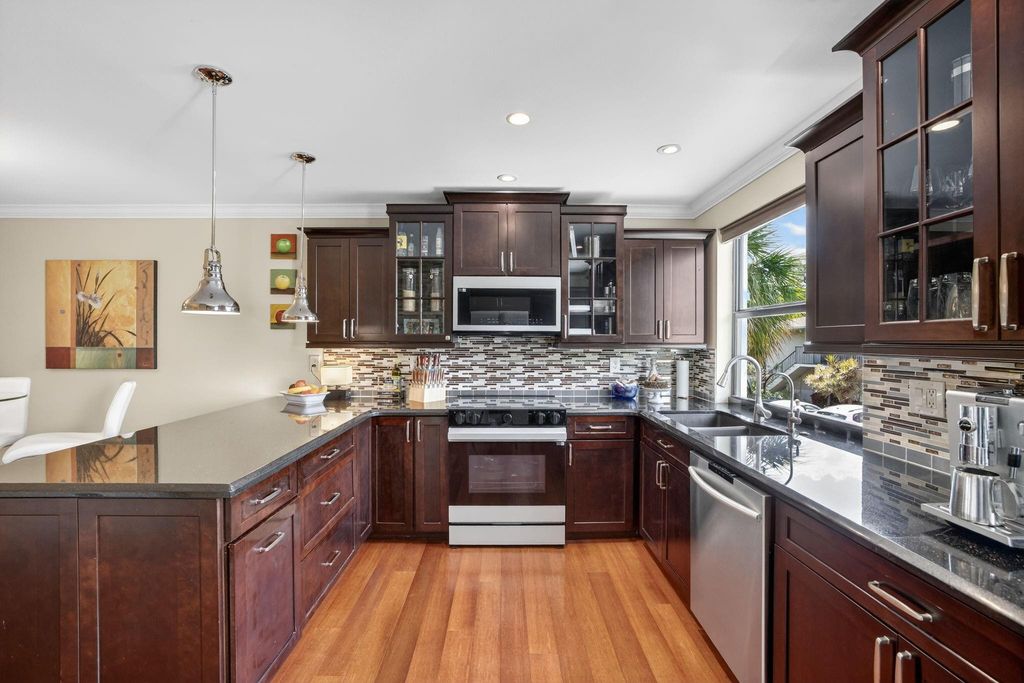 3000 NE 8th Terrace B4, Wilton Manors, FL 33334