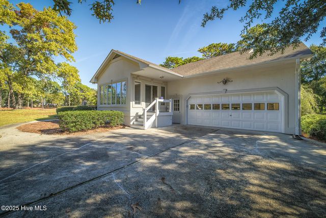 201 Small Dove Court, Wilmington, NC 28412