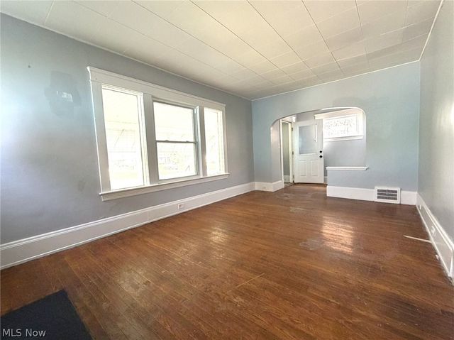 12516 Cornado Avenue, Cleveland, OH 44108