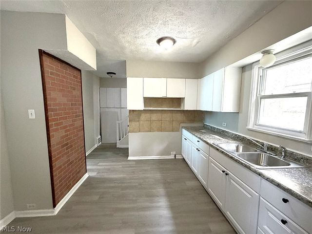 12516 Cornado Avenue, Cleveland, OH 44108