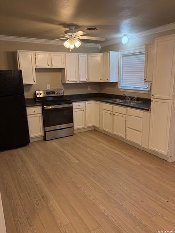 302 E Byrd Blvd, Universal City, TX 78148