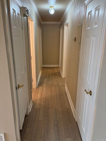 302 E Byrd Blvd, Universal City, TX 78148