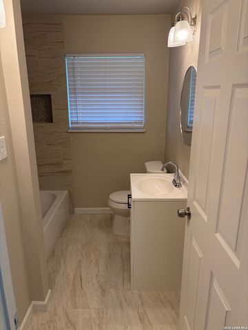 302 E Byrd Blvd, Universal City, TX 78148