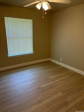 302 E Byrd Blvd, Universal City, TX 78148