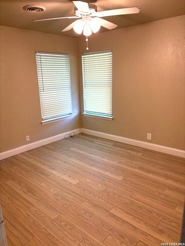 302 E Byrd Blvd, Universal City, TX 78148