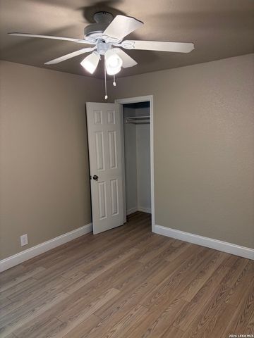 302 E Byrd Blvd, Universal City, TX 78148