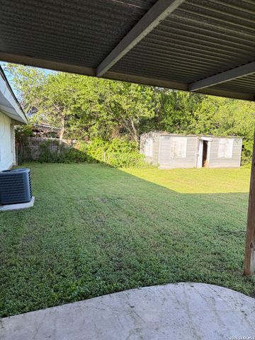 302 E Byrd Blvd, Universal City, TX 78148