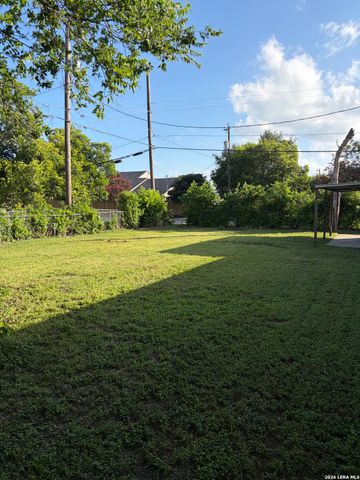 302 E Byrd Blvd, Universal City, TX 78148