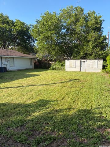 302 E Byrd Blvd, Universal City, TX 78148