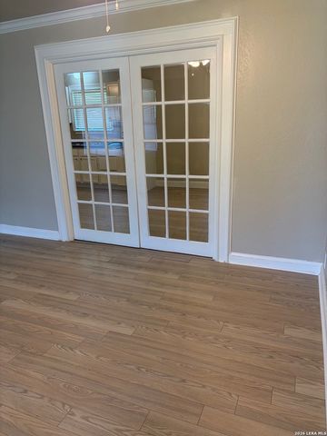 302 E Byrd Blvd, Universal City, TX 78148