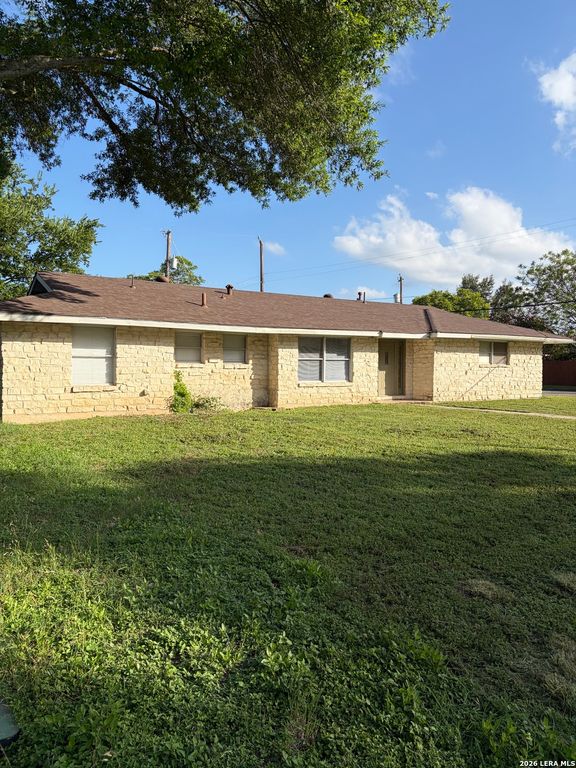 302 E Byrd Blvd, Universal City, TX 78148