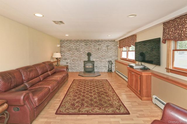 19 Court Drive, South Huntington, NY 11746