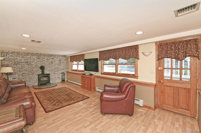 19 Court Drive, South Huntington, NY 11746