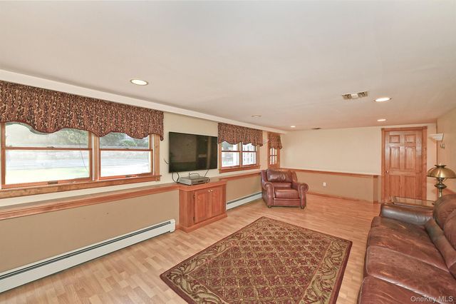 19 Court Drive, South Huntington, NY 11746