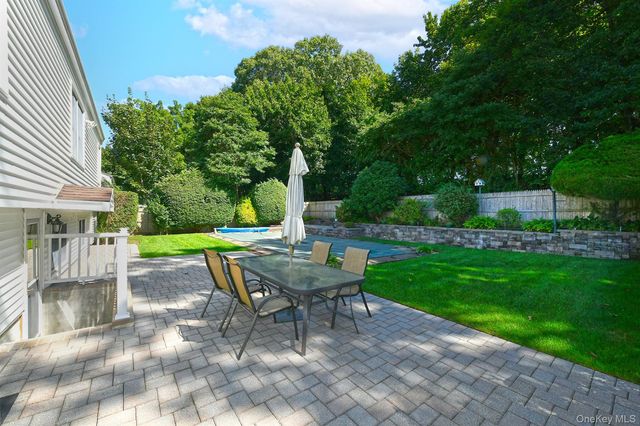 19 Court Drive, South Huntington, NY 11746