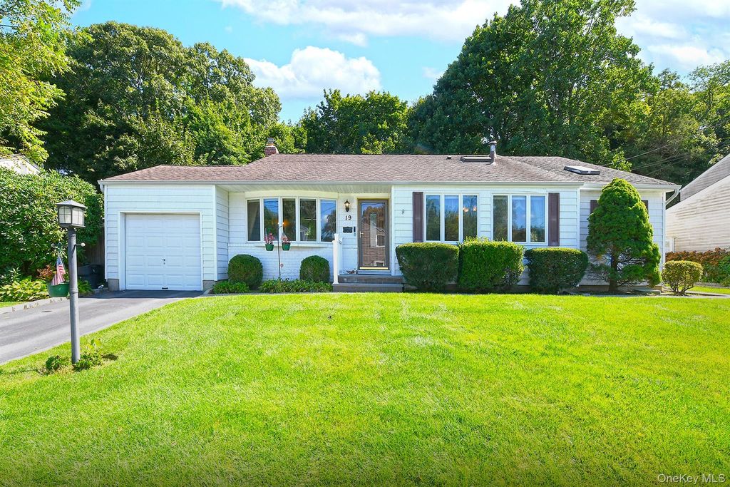 19 Court Drive, South Huntington, NY 11746